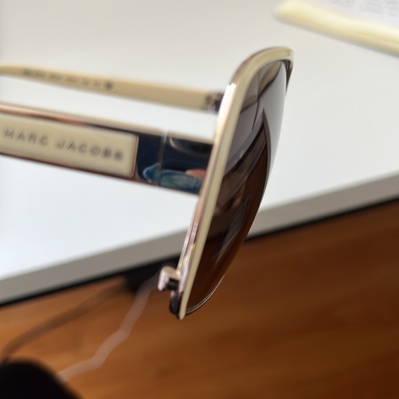 Marc by Marc Jacobs Oversized Cream Retro Sunglasses - Picture 12 of 12